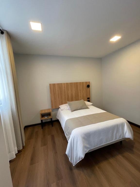 Habitación simple con cama individual